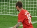 Julio César  defende o chute de Raul Meireles e evita o gol de Portugal